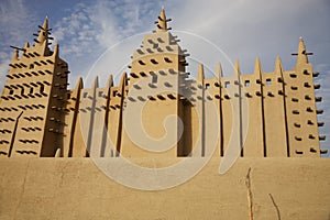 DjenneÌ: African City of Mud