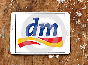 Dm-drogerie markt logo