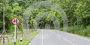 Do not overtake traffic sign