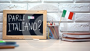 Do you speak Italian written on board, international flag in box, language