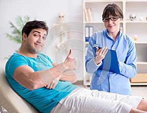 Doctor checking nerve reflexes with hammer