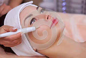 The doctor-cosmetologist makes the procedure treatment of Couperose of the facial skin