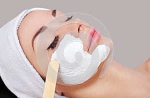 The doctor is a cosmetologist for the procedure of cleansing and moisturizing the skin, applying a mask