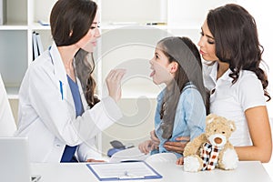 Doctor examine child`s throat