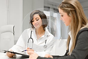 Doctor explaining diagnosis to her female patient