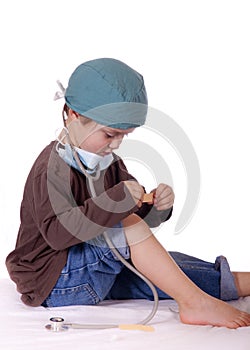 Doctor fixing his knee
