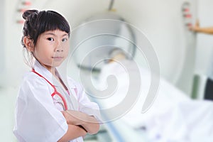 Doctor girl with Blurry background examining patient