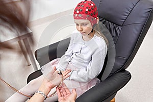 Doctor giving explanations to a girl during biofeedback therapy