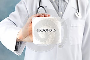 Lékař záchod papír hemoroidy na z blízka 