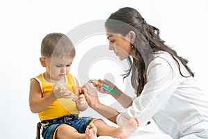 Doctor injecting baby photo