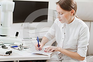 doctor interviews patient and makes entries in the medical history