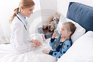 Doctor looking at asthmatic child with photo