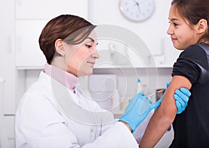 Doctor makes injection girl