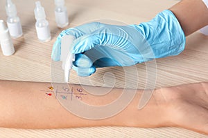 Doctor making allergy test at table