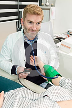 doctor measures arm pressure