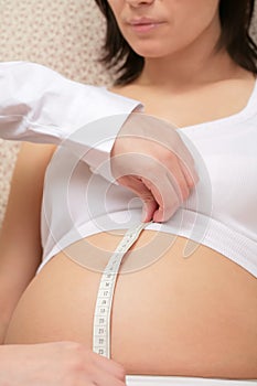 Doctor measures tummy