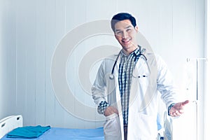 The doctor standing and put his hand in his pocket in the medical room for concept Ideal about diagnosis with modern medicine