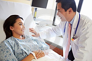 Doctor Talking To Female Patient On Ward