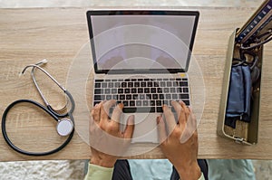 The doctor uses a laptop to diagnose the disease, record the patient`s history and prescribe medication to the patient, Concept o