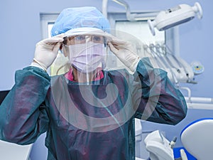 Doctor wearing a plexiglass face mask to protect herself from the covid-19 virus