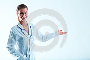 Doctor in white, points to COPYSPACE product