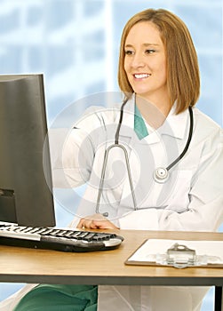 Doctor Woman Analyse Computer Screen