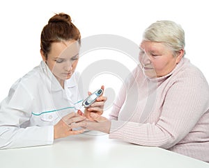 Doctor woman measuring glucose level blood test with glucometer