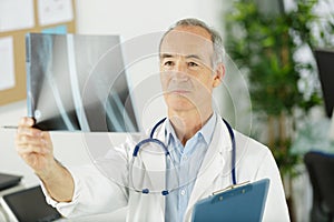 Doctor xray imagery examination