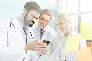 Doctors using smartphone