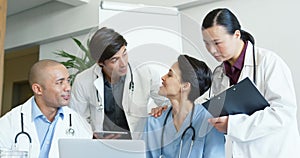 Doctors working together at a desk 4k