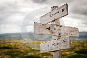 does it matter signpost outdoors
