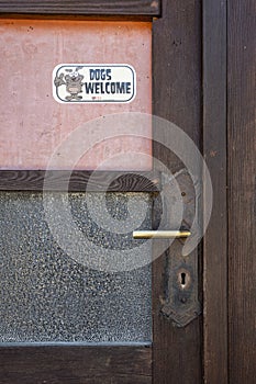 Dogs welcome sign