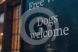 Dogs welcome sign outside a pub in Stow on the Wold, Cotswolds, UK