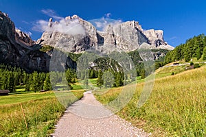 Dolomiti - footpath in Badia Valley