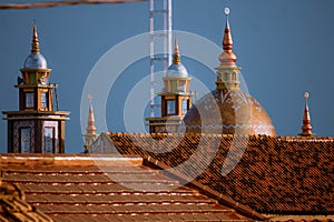 The dome of the baitul haq mosque photo