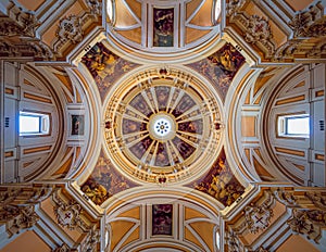 Cúpula de catedral iglesia de armado efectivo en 