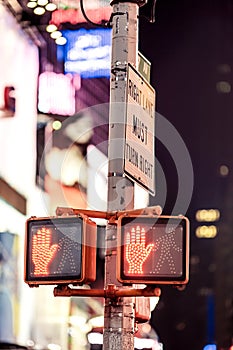 Don't walk New York traffic sign