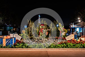 Donald, Chip, Dale, Snowman and Goofy topiaries at Epcot 73.