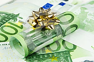 Donating euro banknotes as a gift