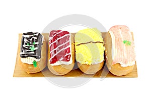 Donuts sort in the bamboo dish.