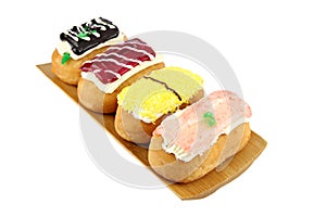 Donuts sort in the bamboo dish.