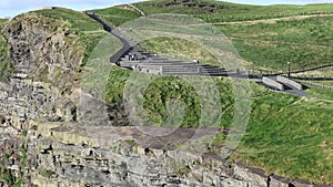 Doolin â€“ Panoramica del centro visite delle Cliffs of Moher dal sentiero