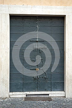 Door 09