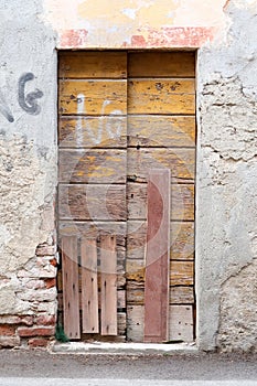 Door ancient ancient village characteristic entrance farmhouse particular rustic detail bygone times Italy Italian