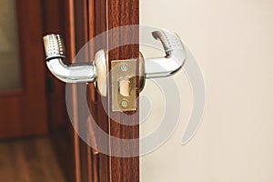 Door handle close-up, door closing mechanism
