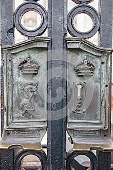The door of the main gate of the Buckingham Palace