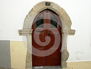 Door in ogive