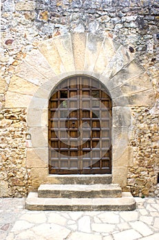 Doorway and arch in Pals