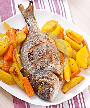 Dorada baked with potatoes