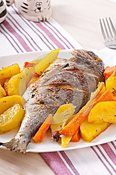 Dorada baked with potatoes